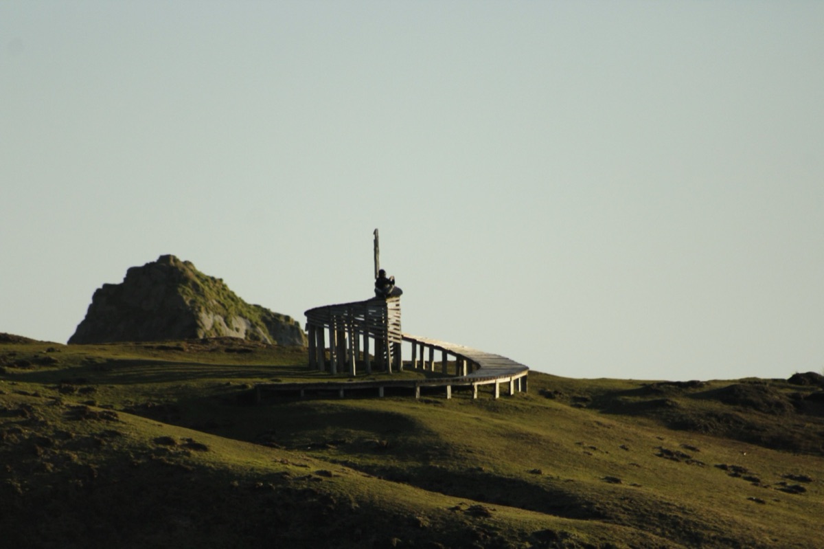 Muelle del Tiempo en Chiloé, mirador sobre el canal